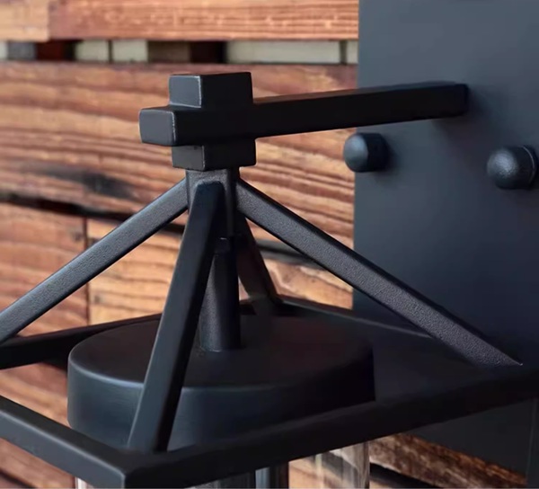 アメリカンテイストのエジソンランプ外部照明「SK-N1032」フレーム上部