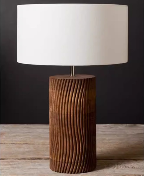 木製台座のレトロなスタンドライト「ST-2303-73」消灯時 木製台座のレトロなスタンドライト「ST-2303-73」消灯時